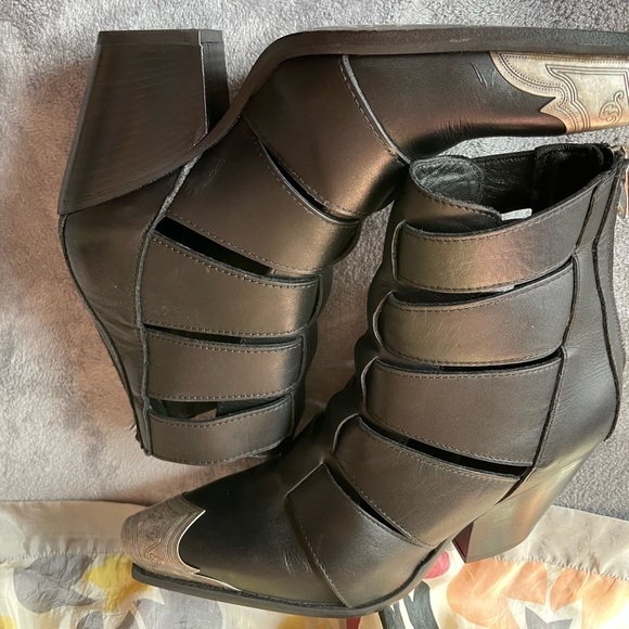 71/2 Free people ,Elegant Black Leather Women's Boots - Picture 6 of 17